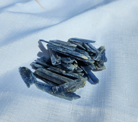 Raw Blue Kyanite Blades, known for their energy-clearing properties and enhancing spiritual growth. Perfect for balancing chakras, improving communication, and promoting healing